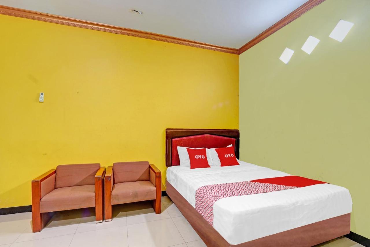 Oyo 90796 Hotel Mulya Indah Tambakmulya Exterior foto